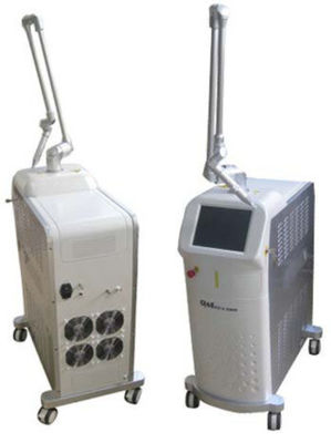 FDA-ZUSTIMMUNGS-ZYLINDER Q - schalten Sie Laser-Tätowierungs-Abbau Nd-Yag, Pigmentationsabbau
