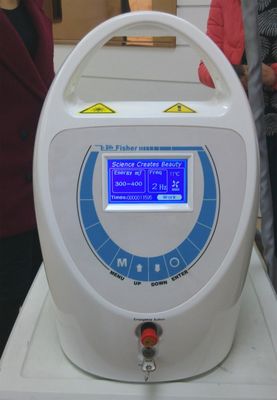 La belleza profesional del laser del Nd Yag del interruptor de Q/del laser del tatuaje y del retiro del pigmento trabaja a máquina H011