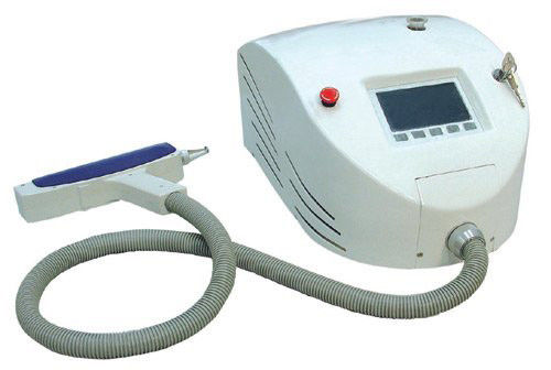 1064nm / 532nm Q Switched ND YAG Maszyna do usuwania tatuażu, Barwne brwi, linia oczu, warg Linia Removal Equipment