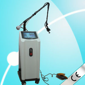 Máquina fracionária do laser do CO2 para cicatrizes redução, remoção do enrugamento, elevador da pele